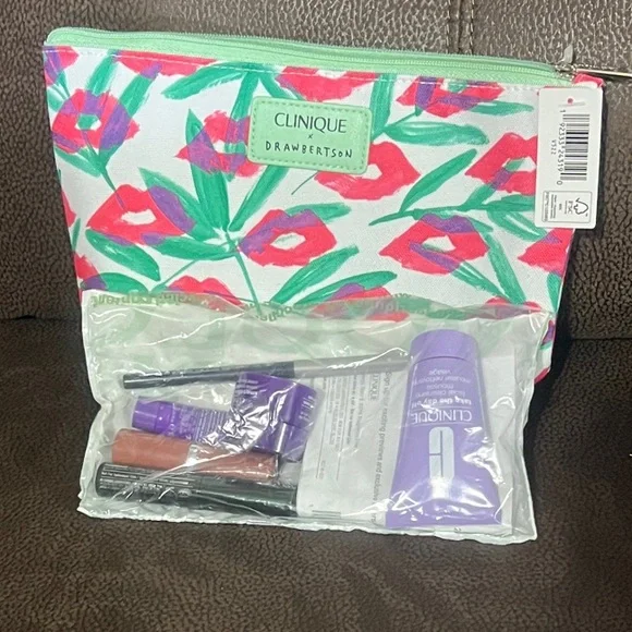 Clinique Skin Care and Makeup Set with Makeup Bag - Picture 1 of 3